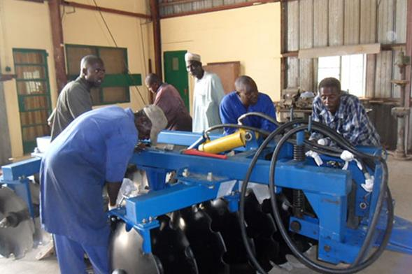 Tanzanian customer is installing a machine